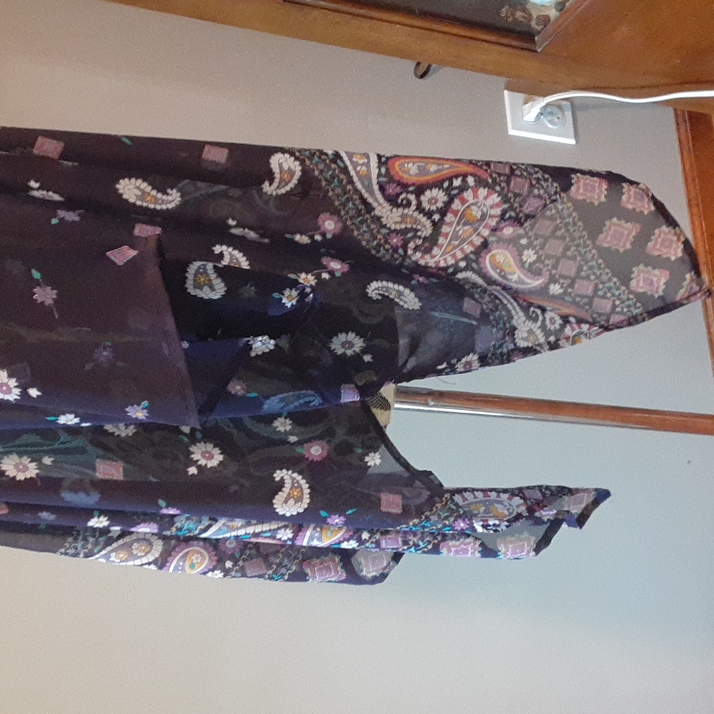 Gorgeous Coverup....Excellent condition - Picture 4 of 7